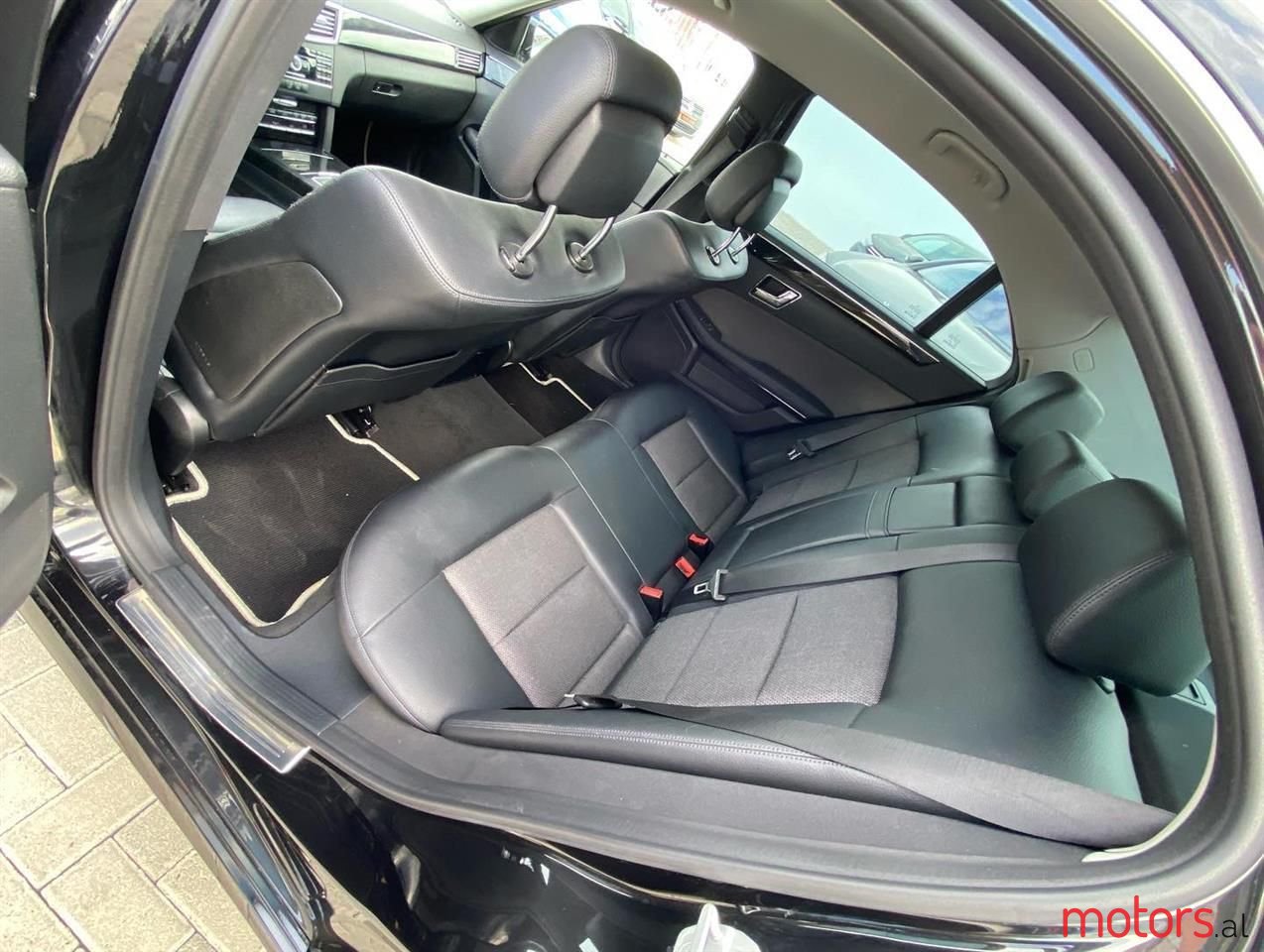 2010' Mercedes-Benz E 350 photo #6