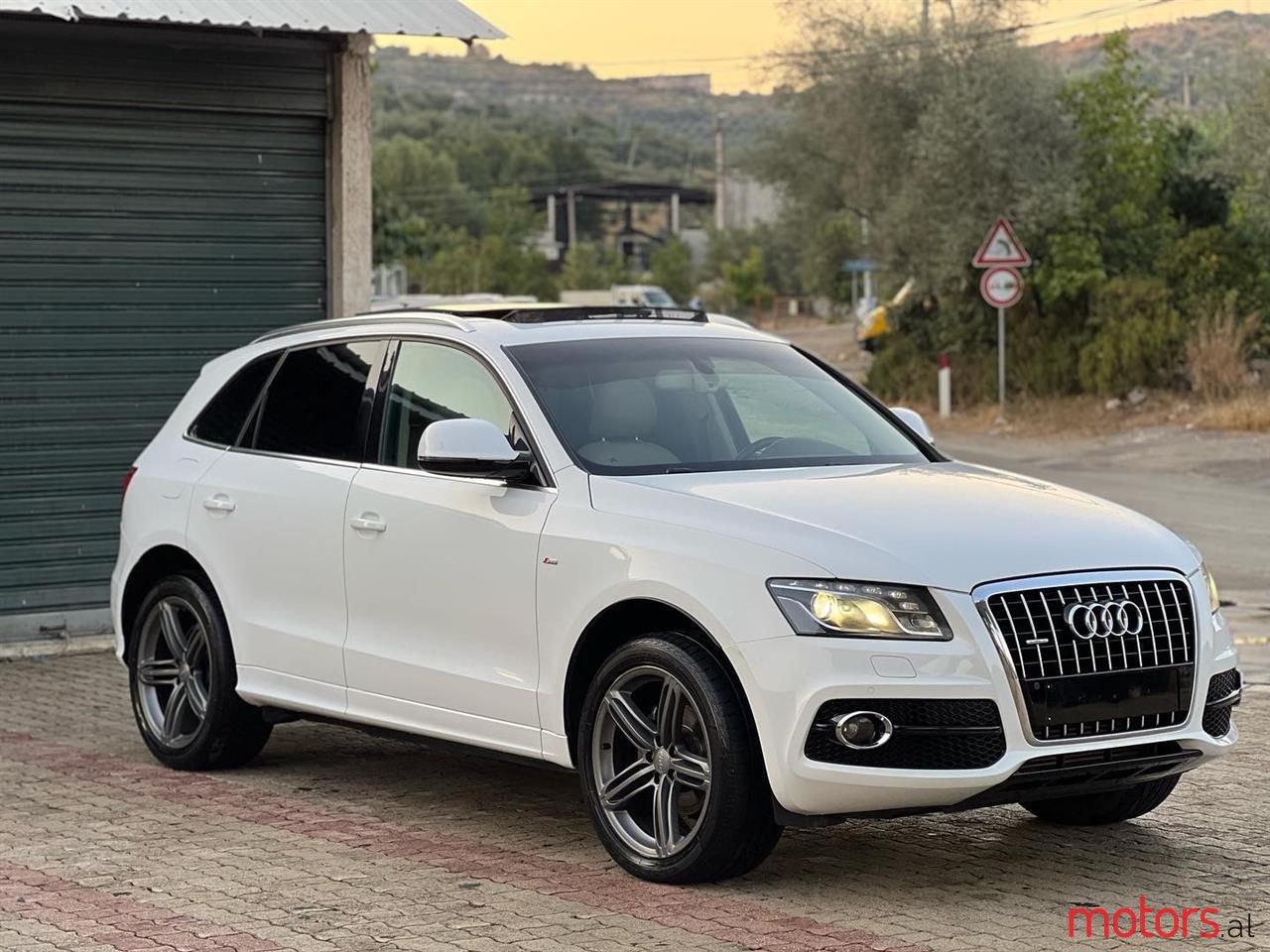 2011' Audi Q5 photo #1