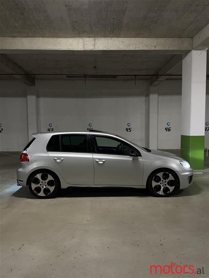 2011' Volkswagen Golf photo #3