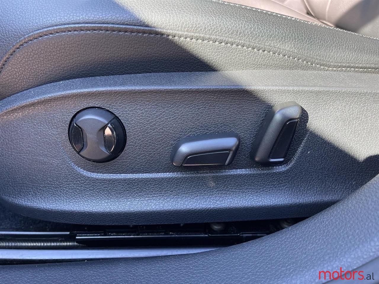 2012' Volkswagen Passat photo #2