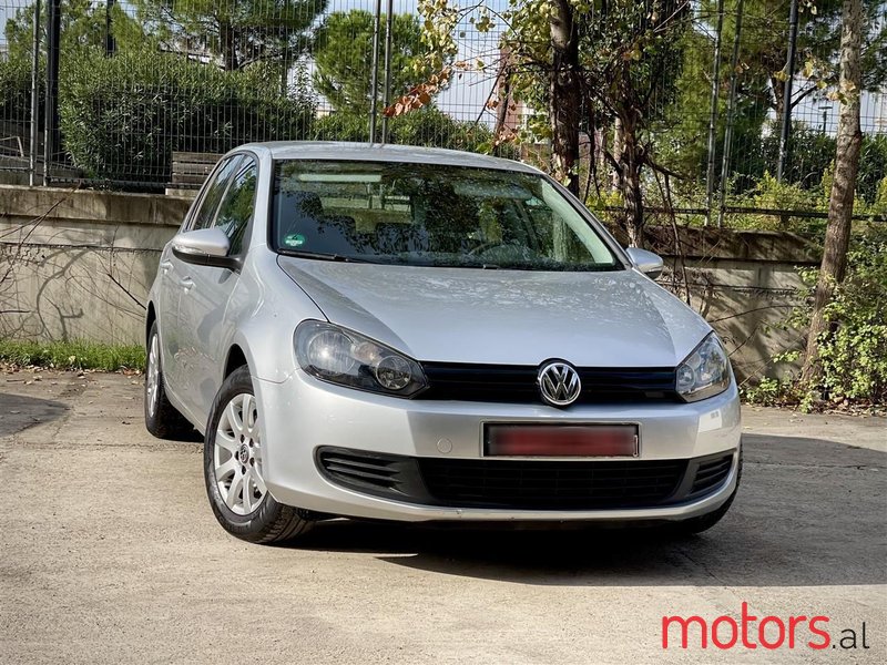 2009' Volkswagen Golf photo #1