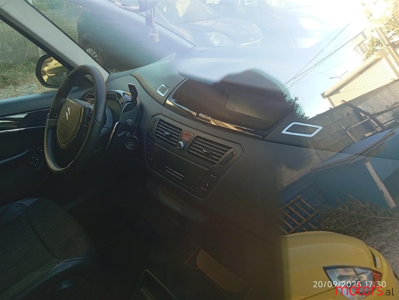 2013' Citroen Grand C4 Picasso photo #6