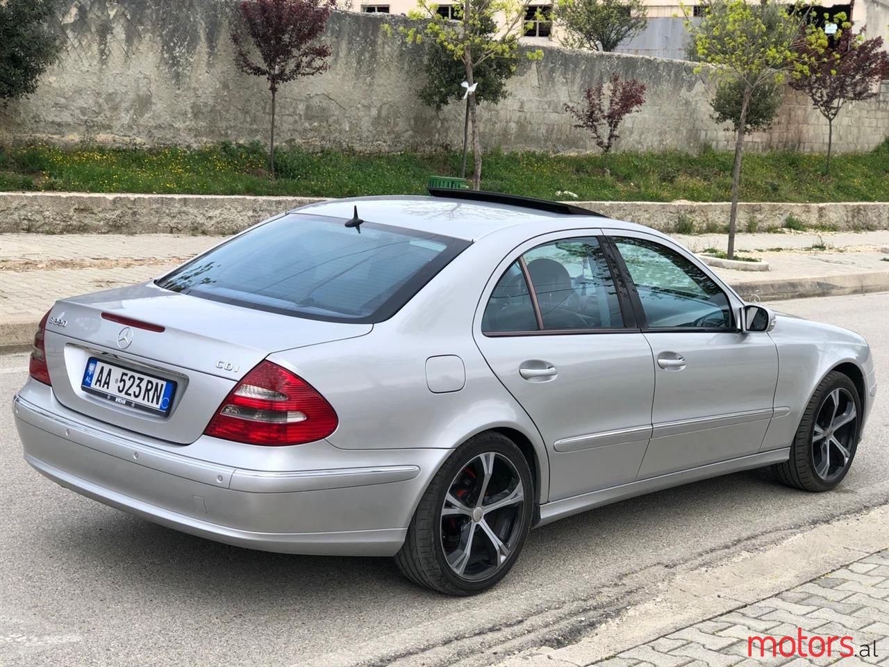 2005' Mercedes-Benz E 220 photo #2