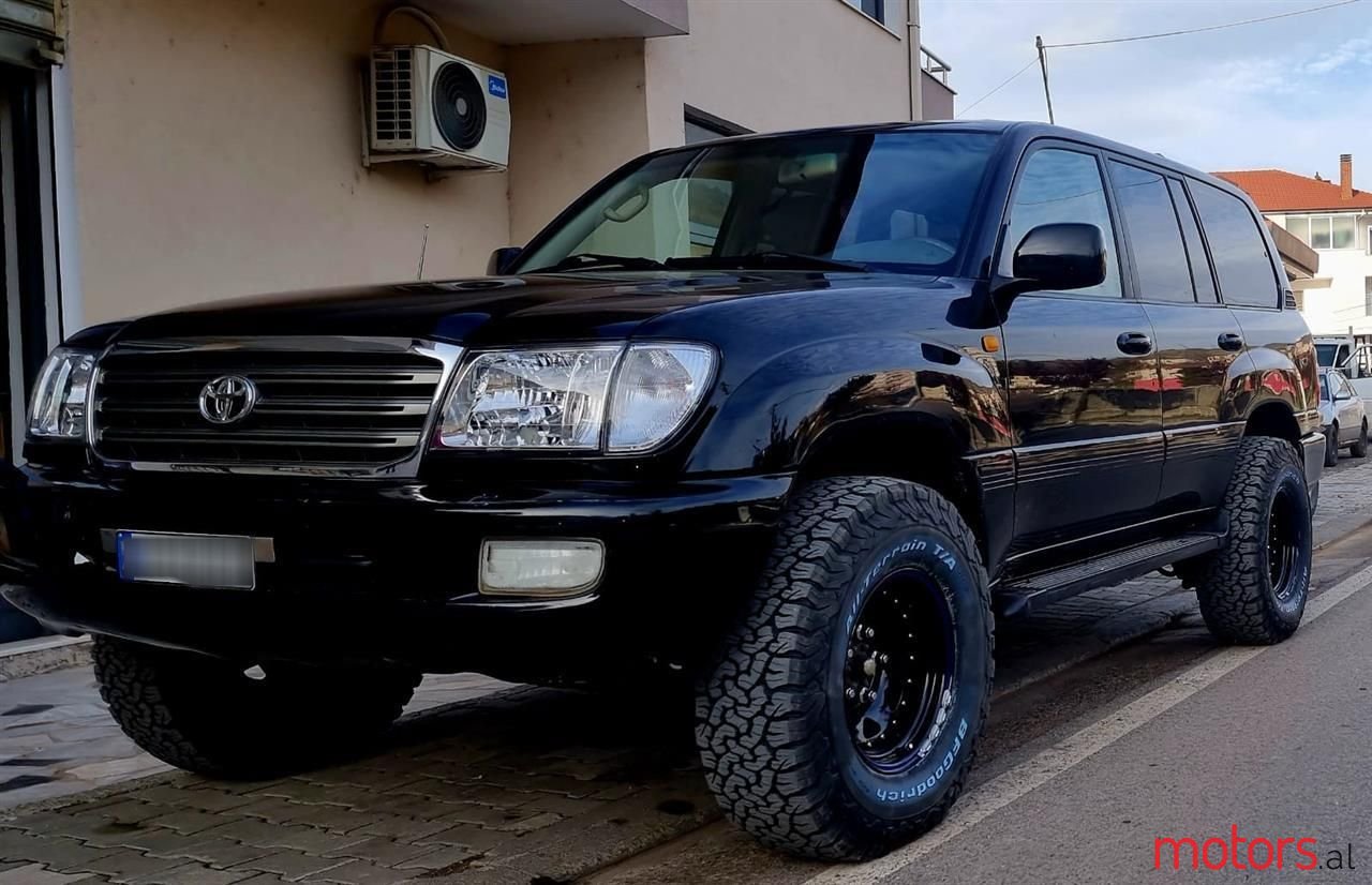 2005' Toyota Land Crusier photo #1