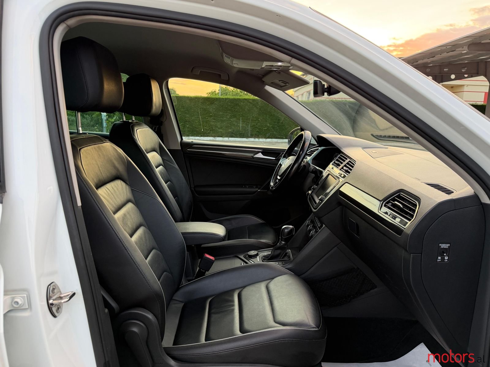2017' Volkswagen Tiguan photo #5