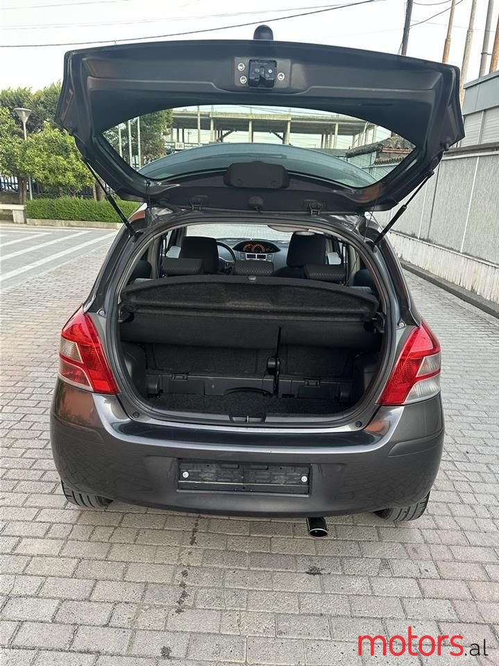 2010' Toyota Yaris photo #3