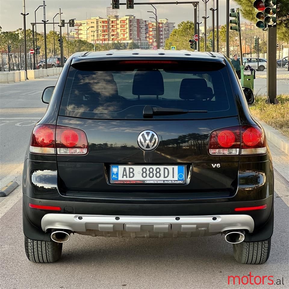 2010' Volkswagen Touareg photo #5