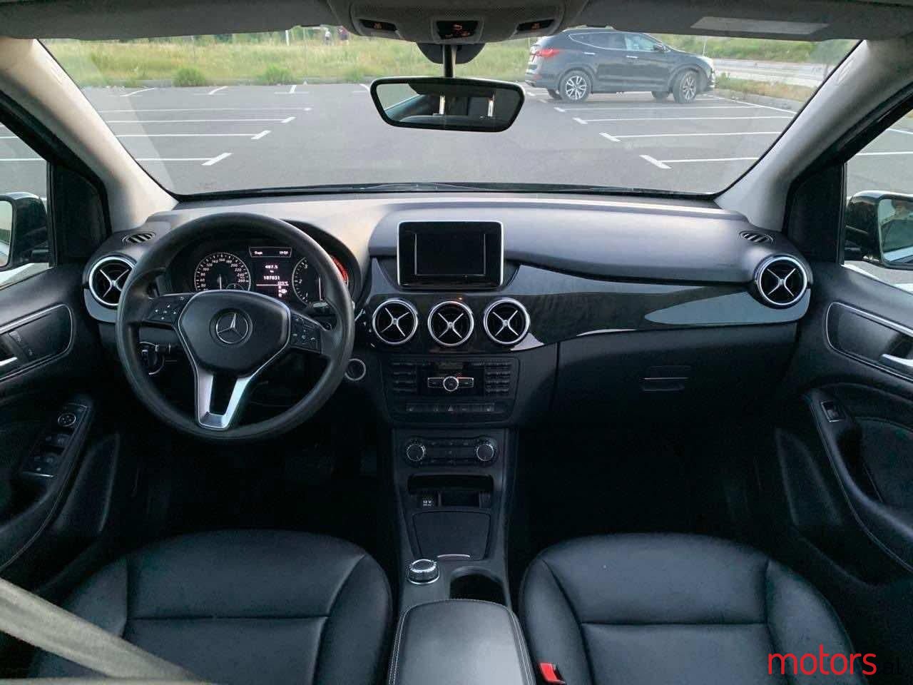 2012' Mercedes-Benz B 180 photo #3