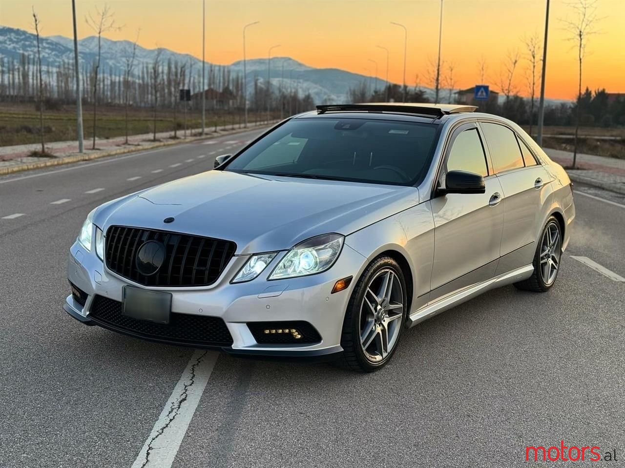 2010' Mercedes-Benz E 350 photo #2