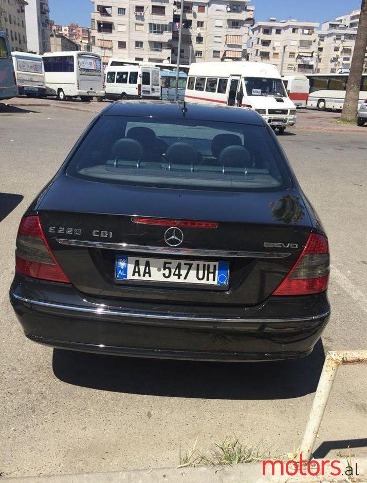 2010' Mercedes-Benz E 220 photo #3