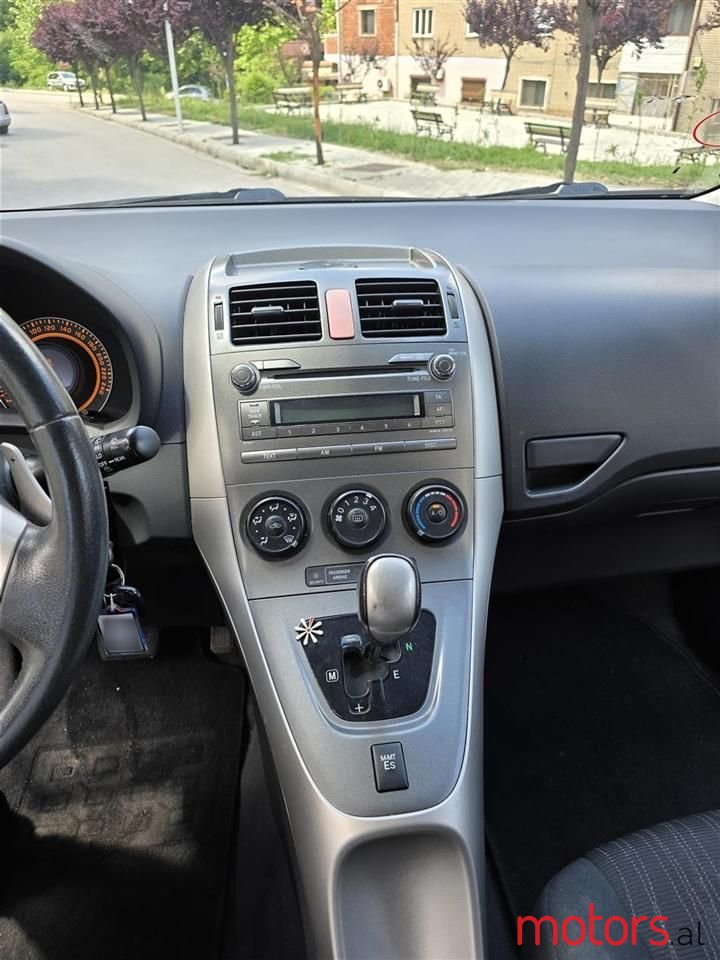 2008' Toyota Auris photo #5