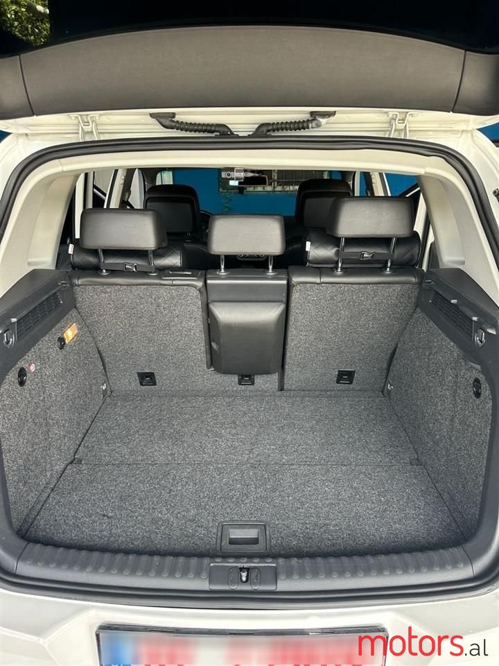 2012' Volkswagen Tiguan photo #4