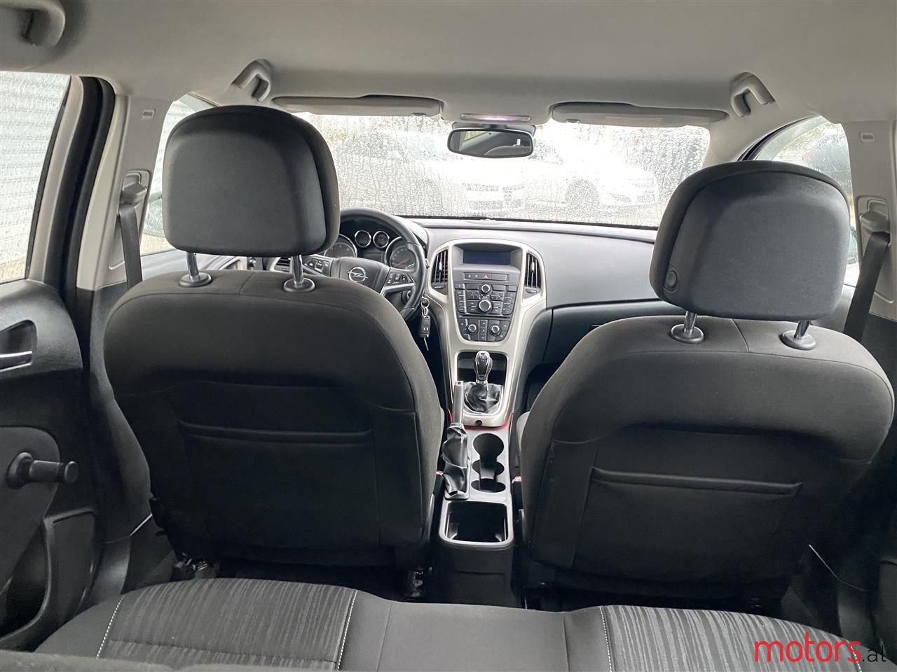 2011' Opel Astra photo #2