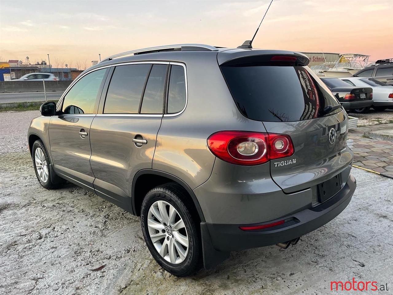 2009' Volkswagen Tiguan photo #4