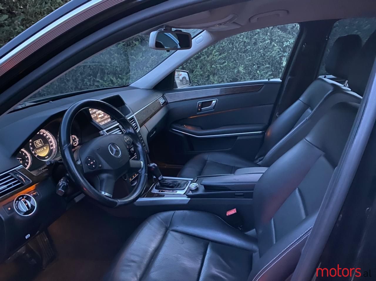 2011' Mercedes-Benz E 220 photo #3