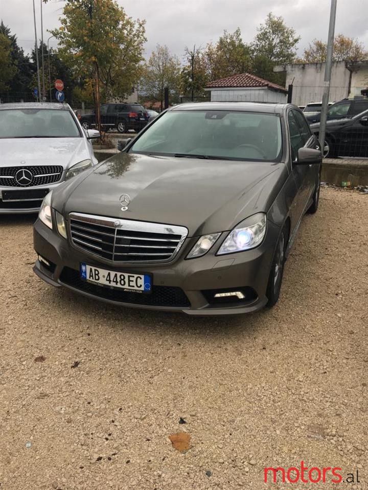 2011' Mercedes-Benz 350 photo #1