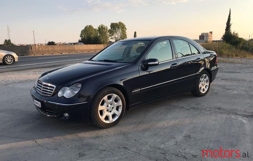 2005' Mercedes-Benz C 220 photo #2