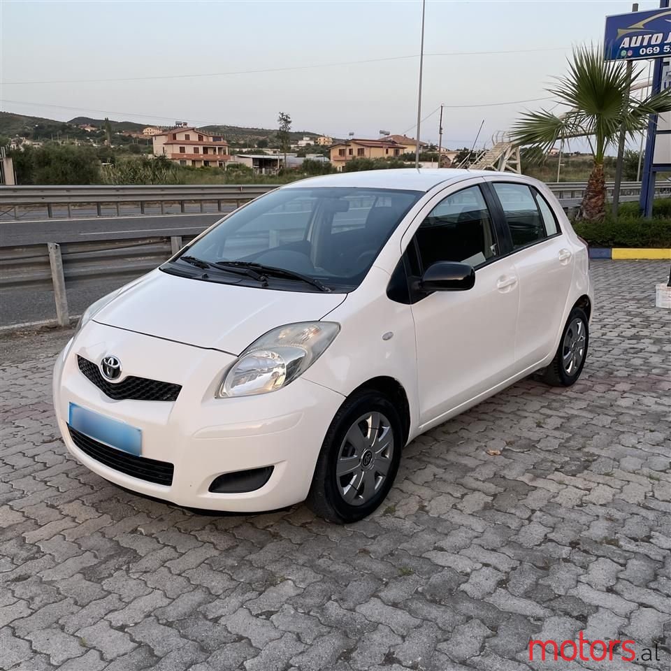 2009' Toyota Yaris photo #1