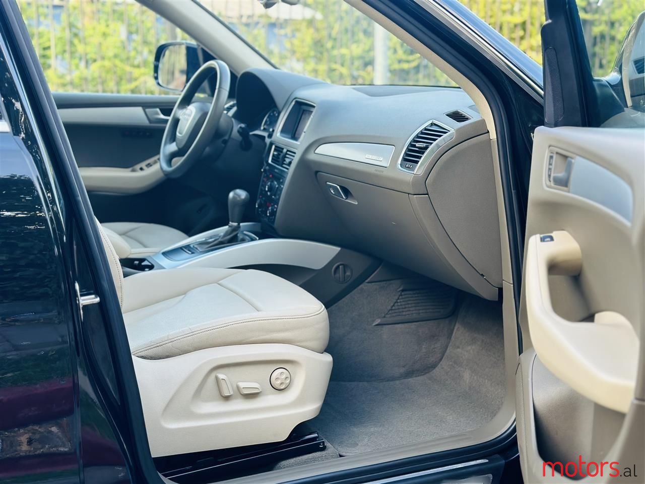 2012' Audi Q5 photo #5