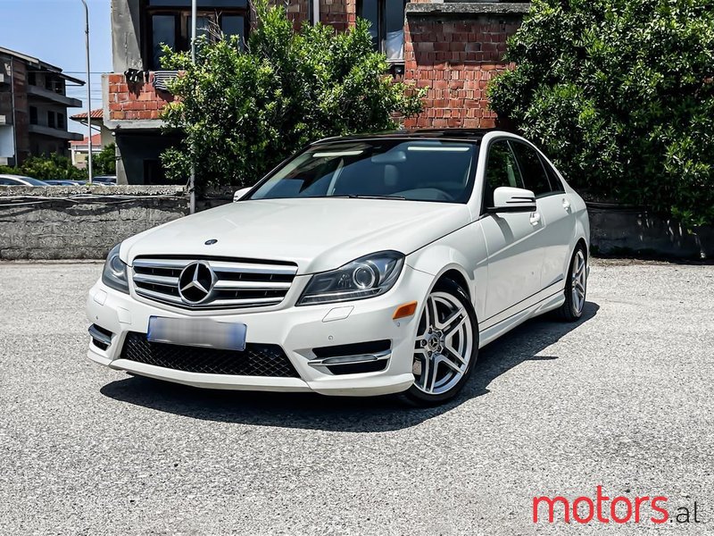 2012' Mercedes-Benz C 300 photo #1