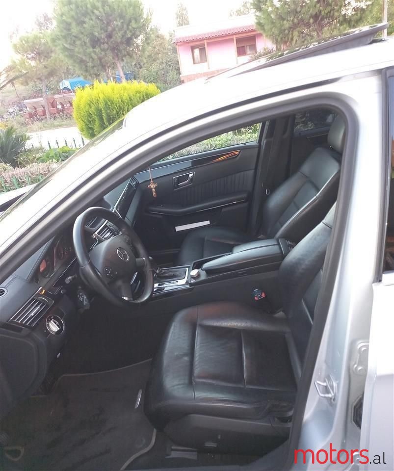 2010' Mercedes-Benz E 250 photo #5