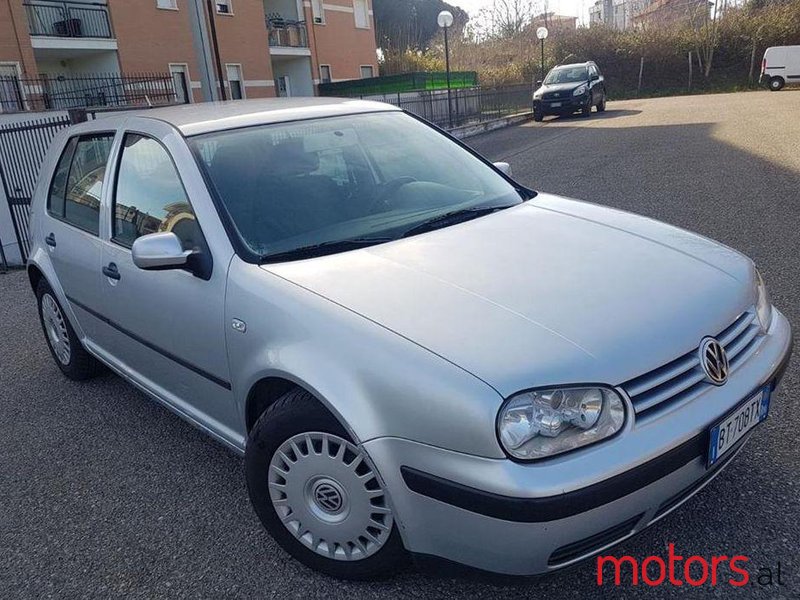 2001' Volkswagen Golf photo #1