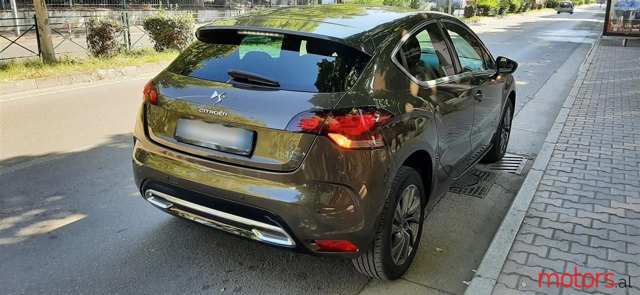 2011' Citroen DS4 photo #3