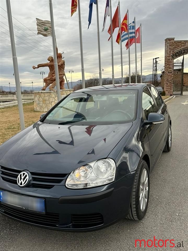 2004' Volkswagen Golf photo #6