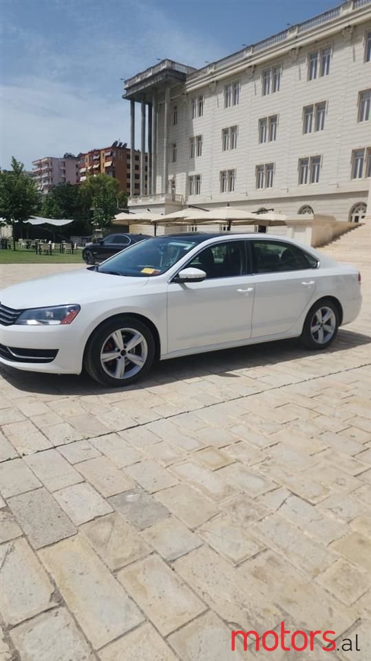 2013' Volkswagen Passat photo #2
