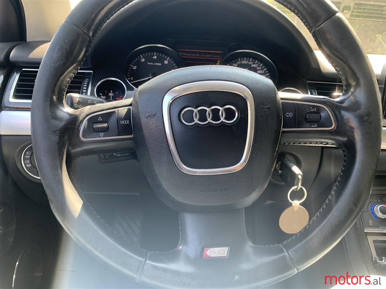 2007' Audi S8 photo #2