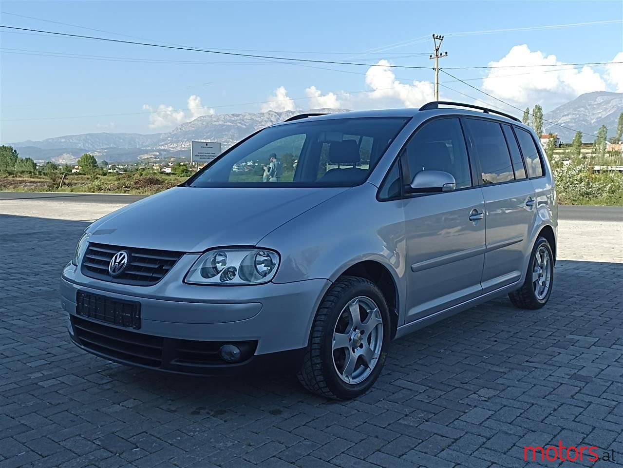 2005' Volkswagen Touran photo #2
