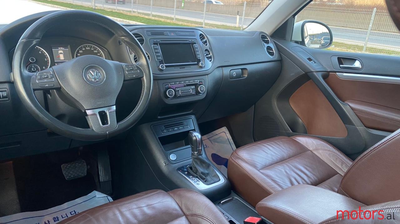 2011' Volkswagen Tiguan photo #7