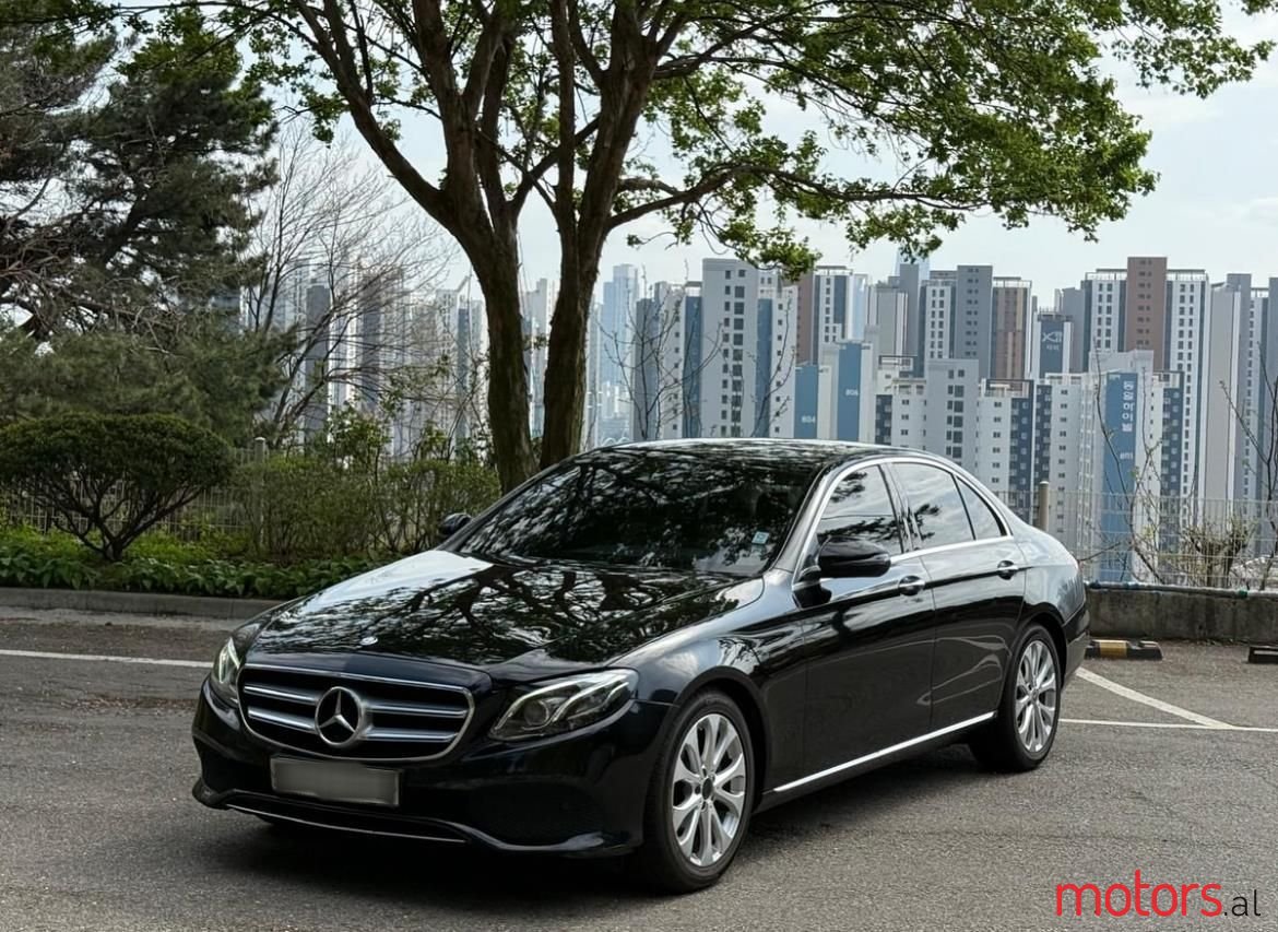 2017' Mercedes-Benz E 220 photo #1