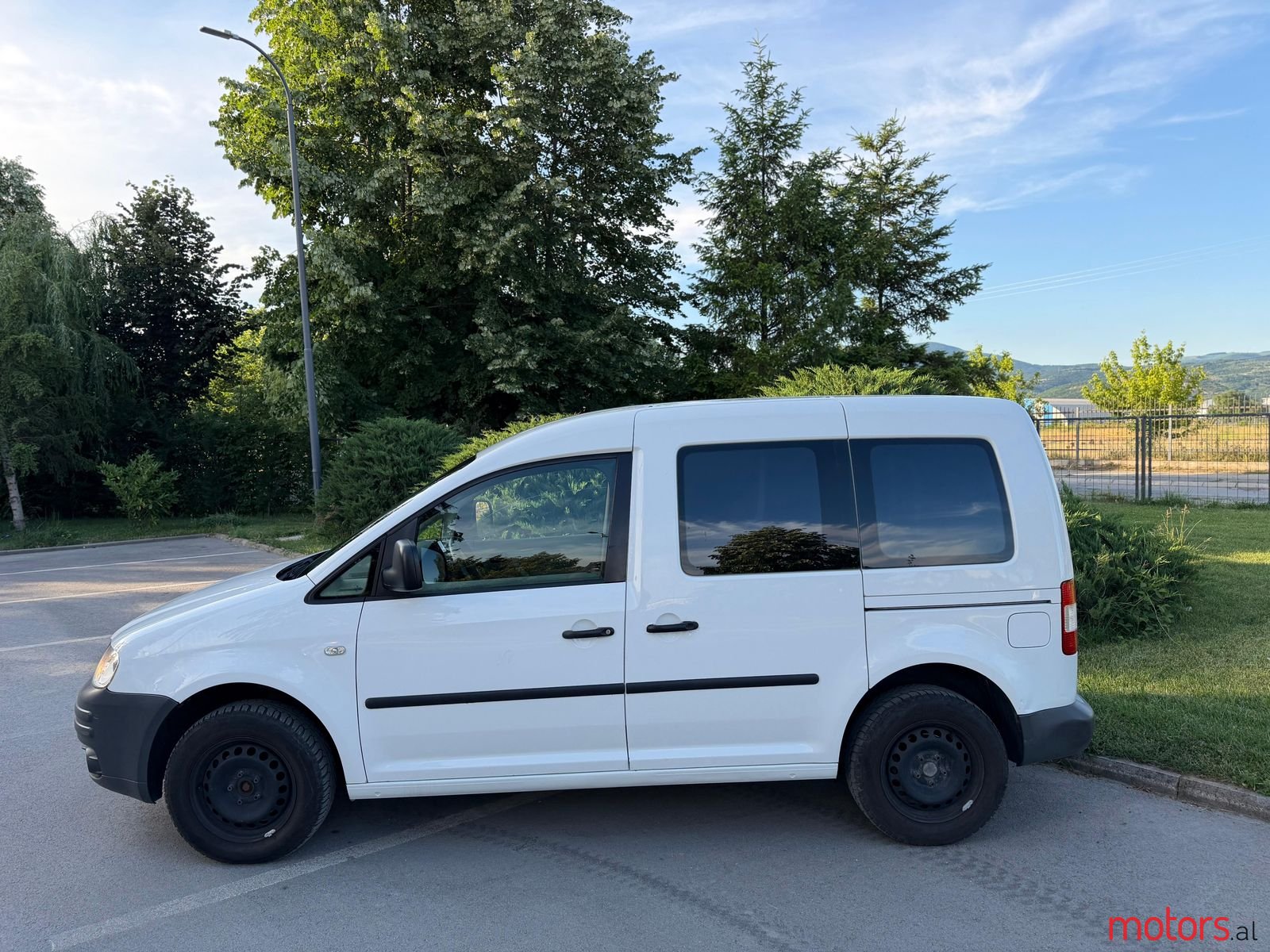 2008' Volkswagen Caddy photo #5