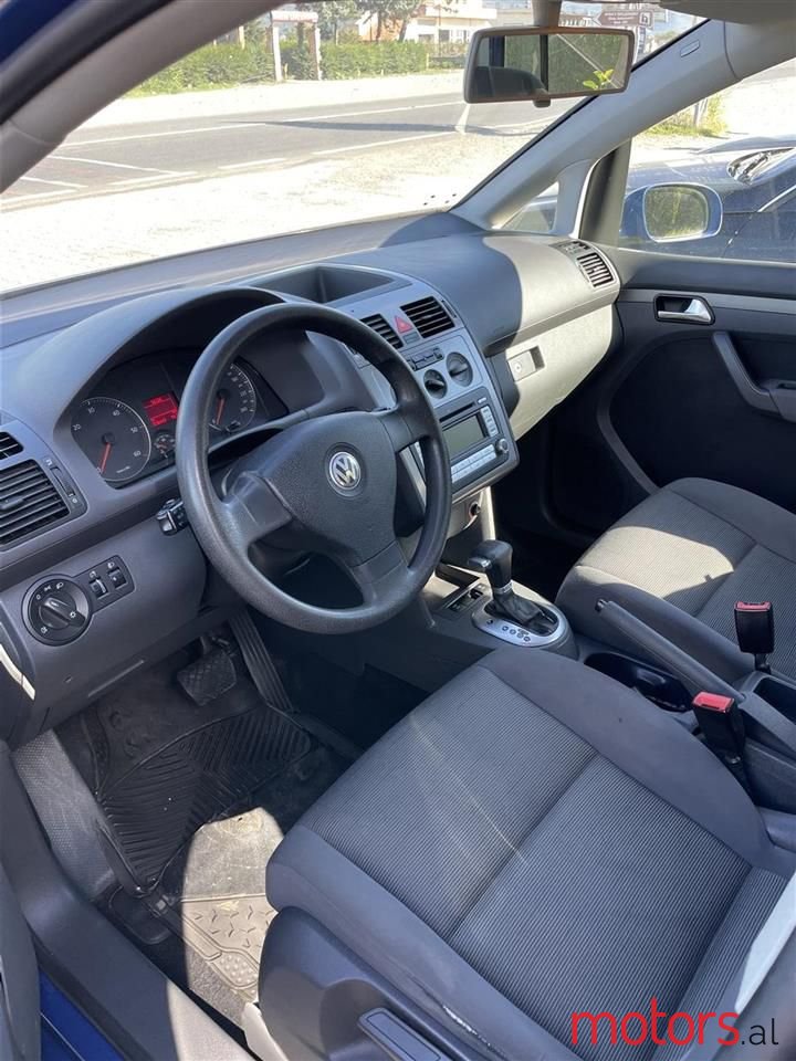 2007' Volkswagen Touran photo #3