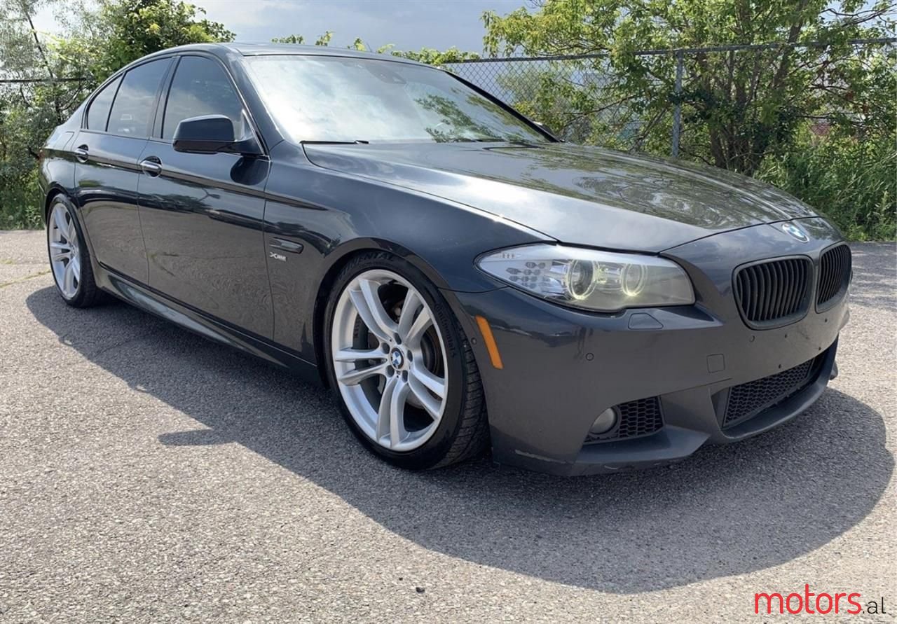 2011' BMW 550 photo #1