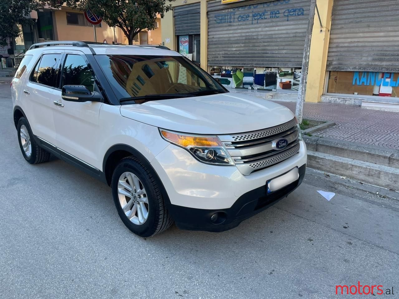 2011' Ford Explorer photo #4