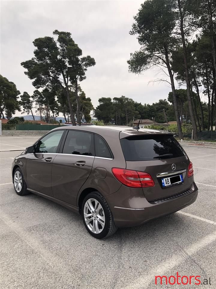 2013' Mercedes-Benz B 180 photo #3