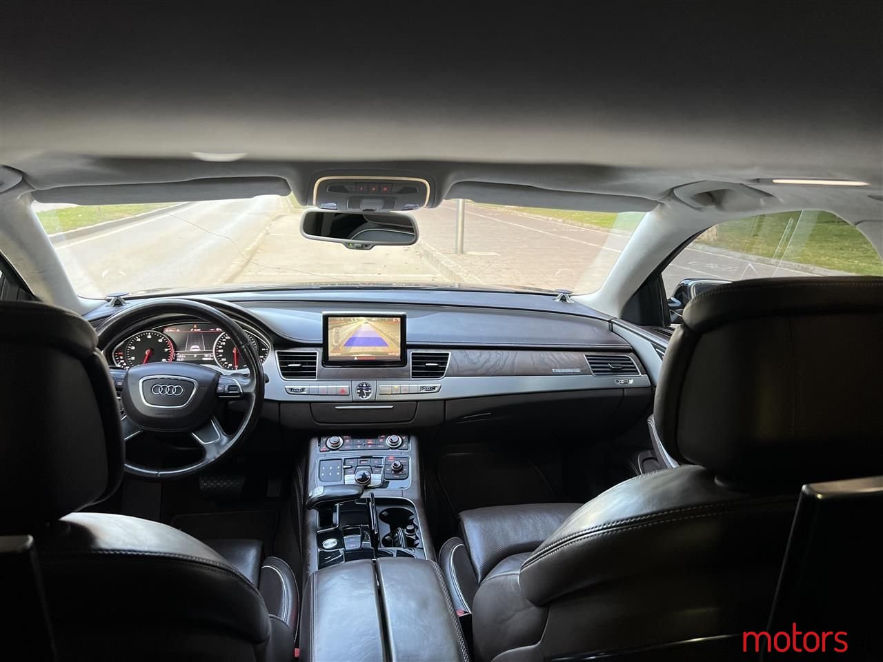 2011' Audi A8 photo #5