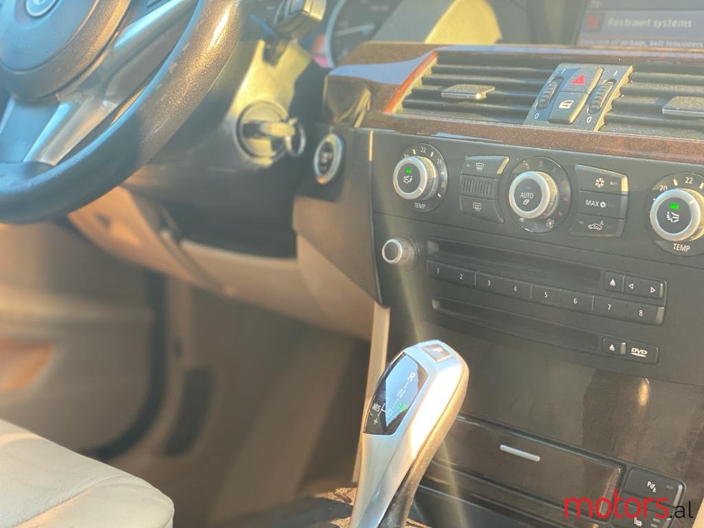 2009' BMW 1 Series 5 Door photo #4