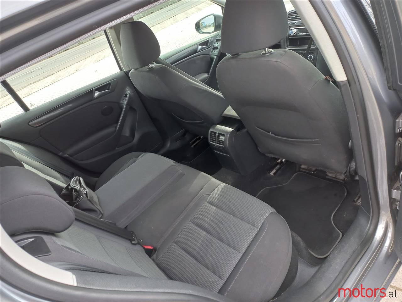 2011' Volkswagen Golf photo #6