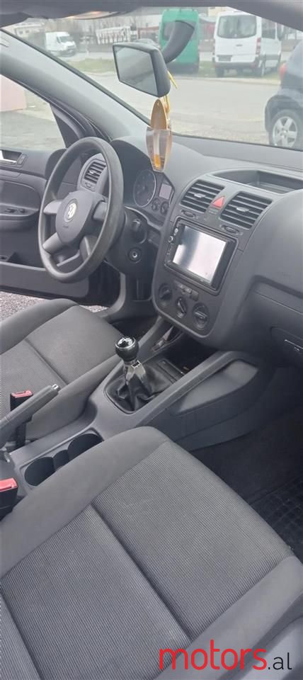 2005' Volkswagen Golf photo #5