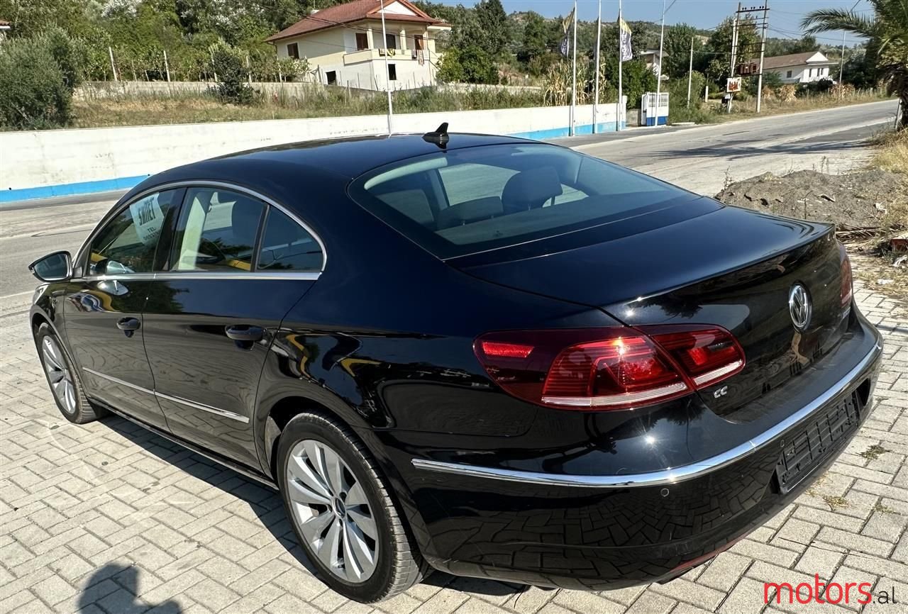 2013' Volkswagen Passat photo #2