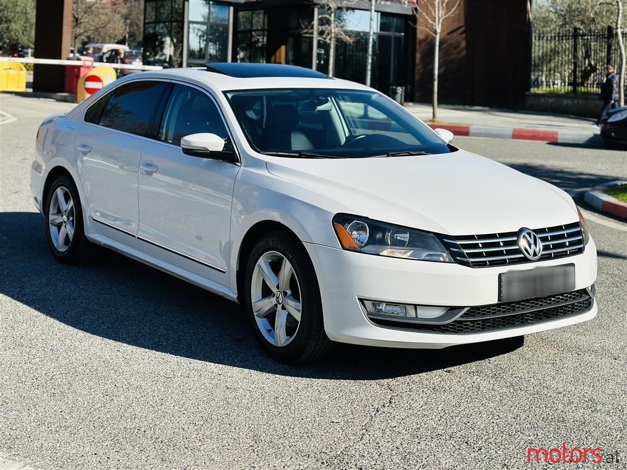 2015' Volkswagen Passat photo #2