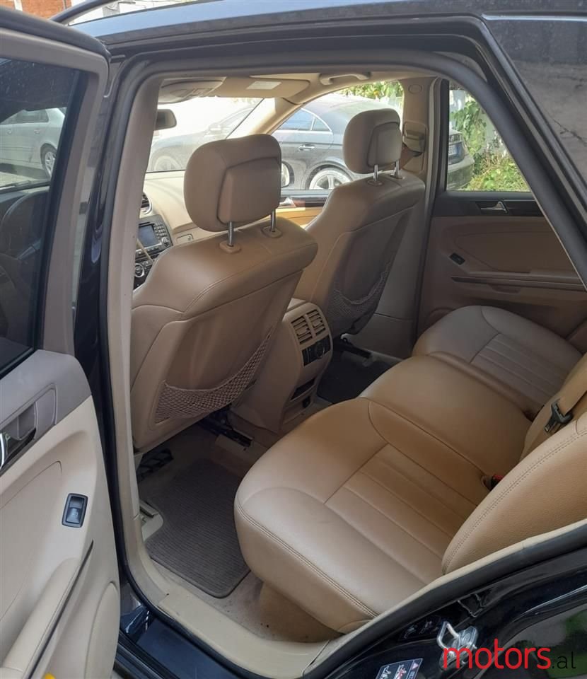 2009' Mercedes-Benz 320 photo #5