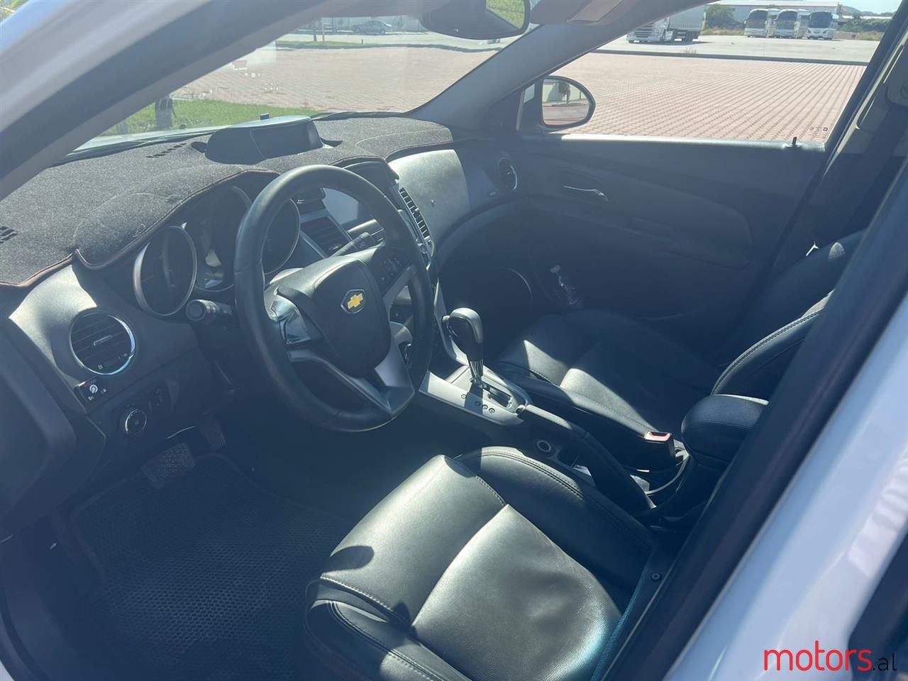 2011' Chevrolet Cruze photo #6