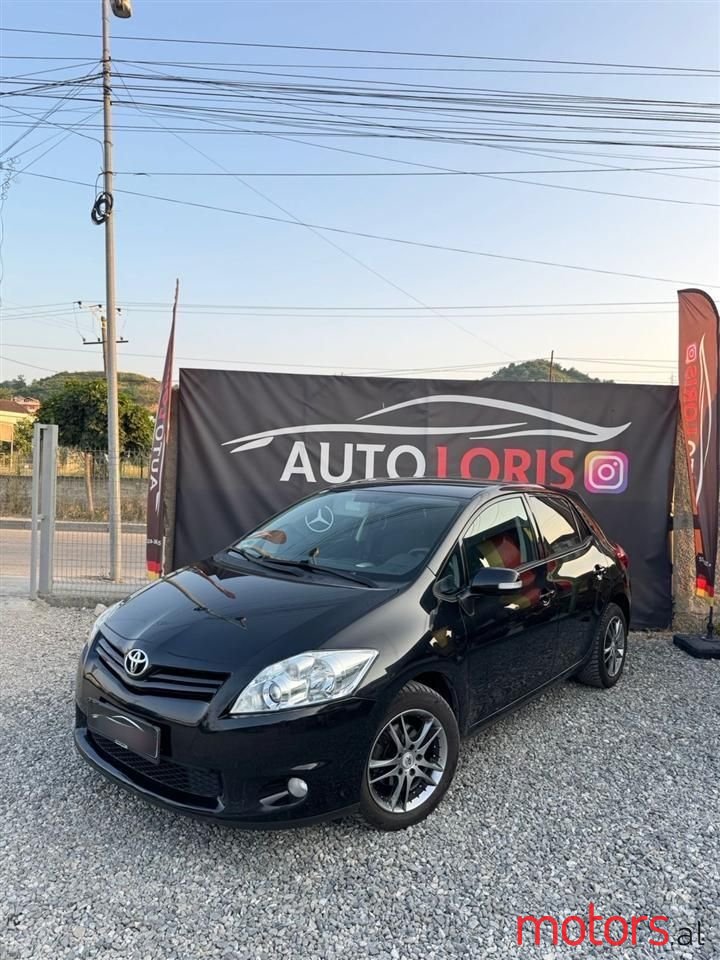 2011' Toyota Auris photo #1