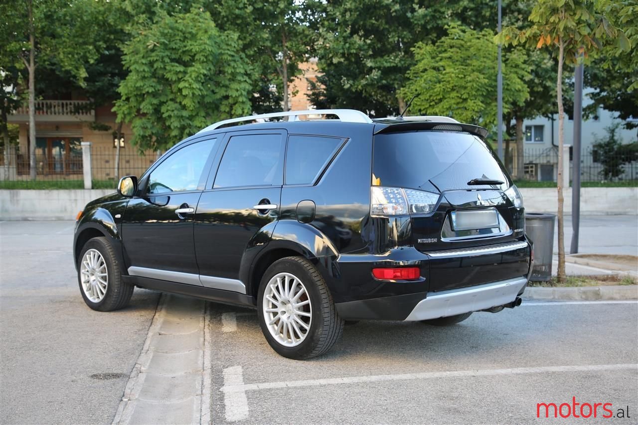 2008' Mitsubishi Outlander photo #3