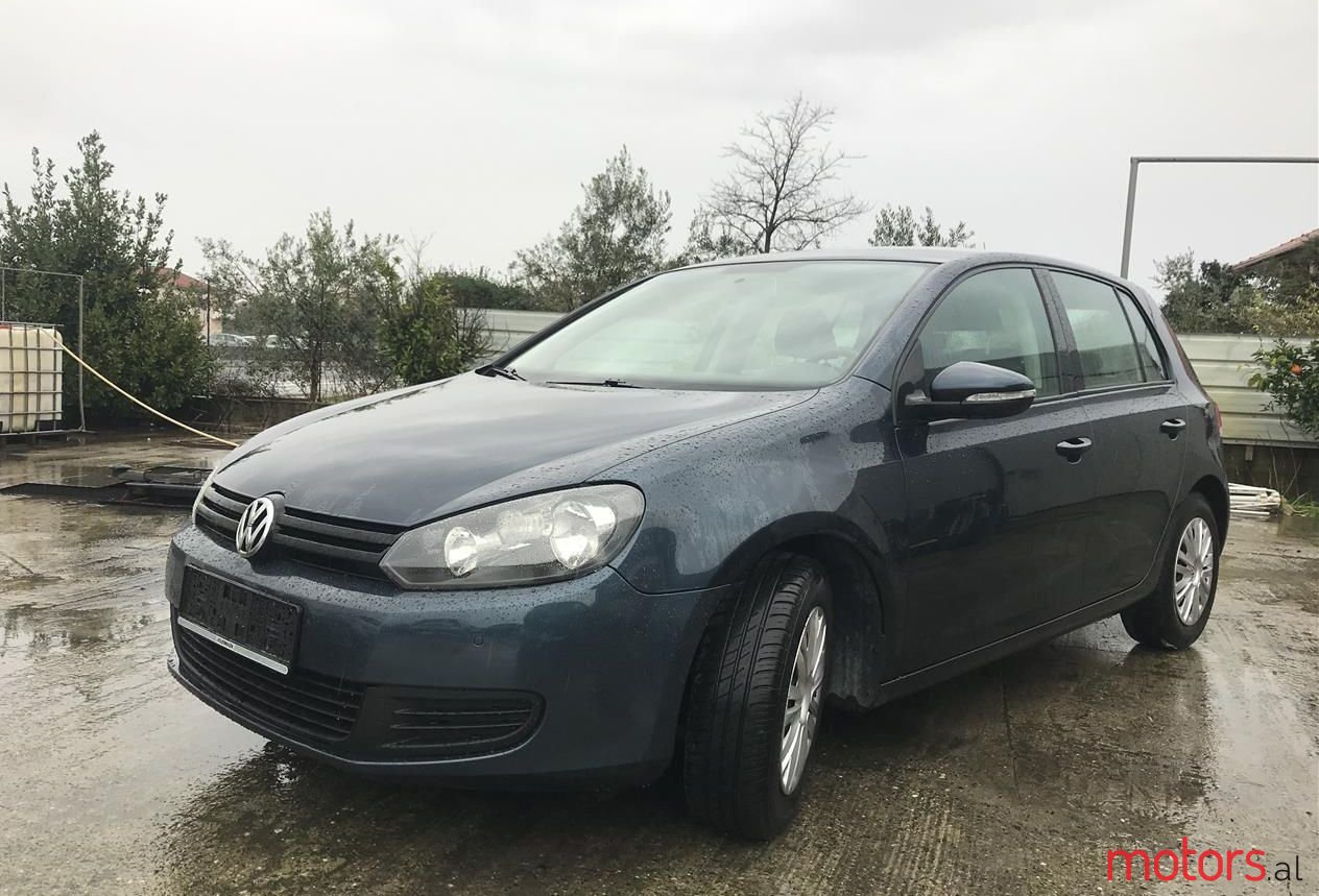 2010' Volkswagen Golf photo #1