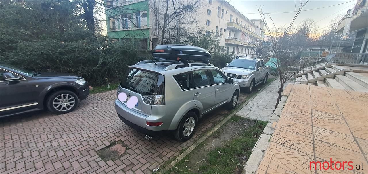 2008' Mitsubishi Outlander photo #2